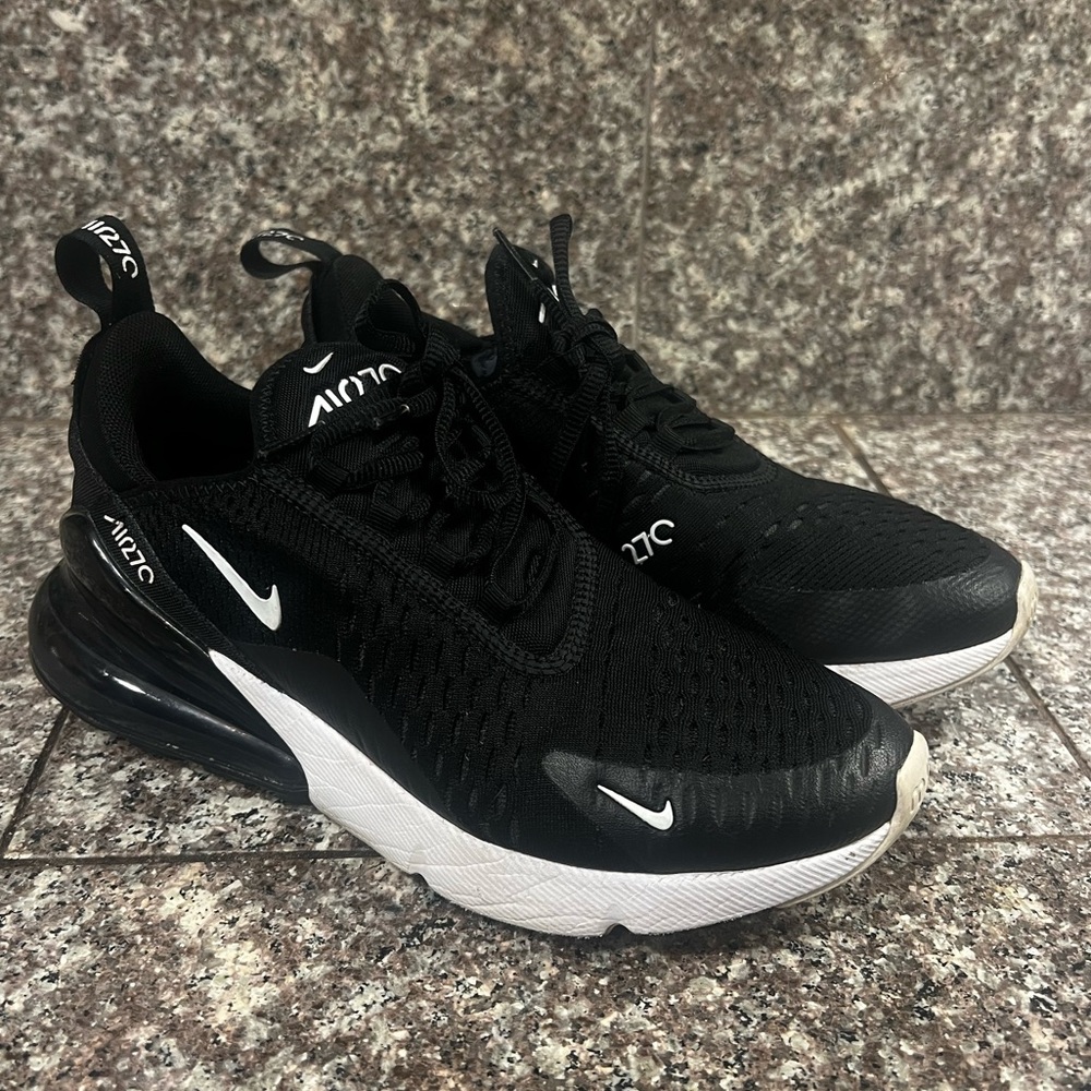 Nikes • Air Max